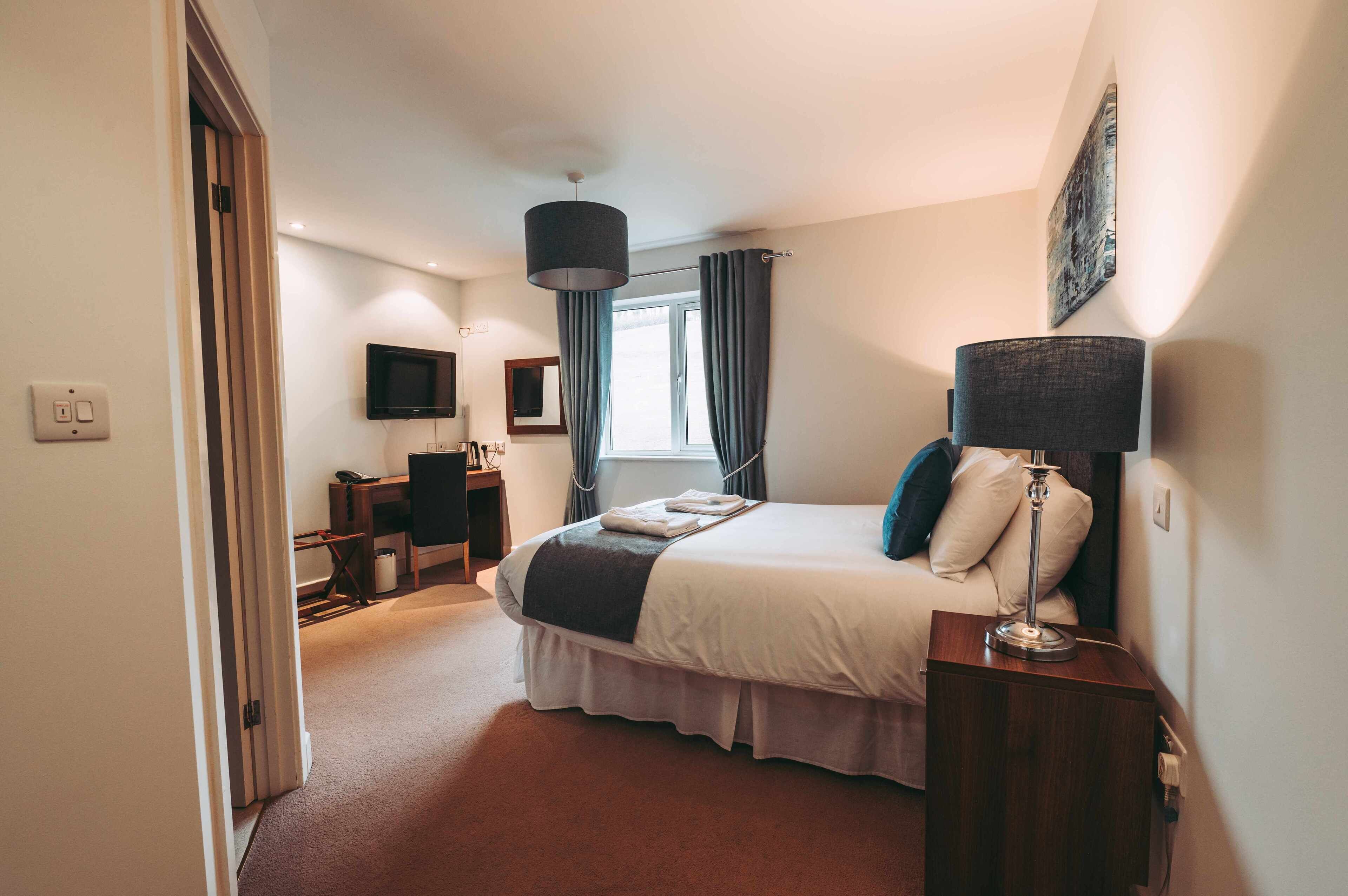 family triple room, ensuite (no pet friendly) | premium bedding, desk, iron/ironing board, free wifi