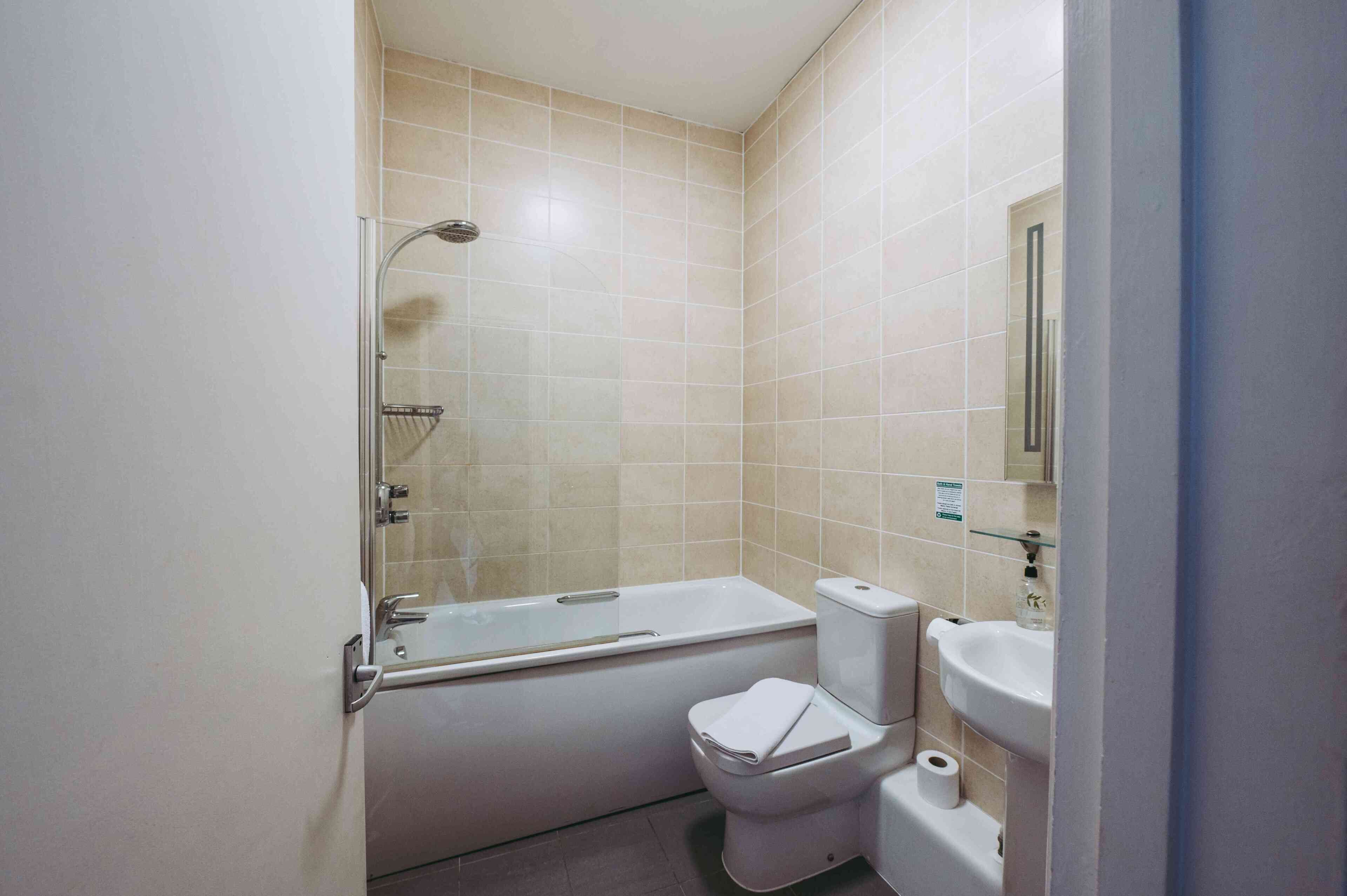 twin room (no pet friendly) | bathroom | free toiletries, hair dryer, towels