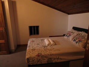 2 bedrooms, iron/ironing board, free WiFi
