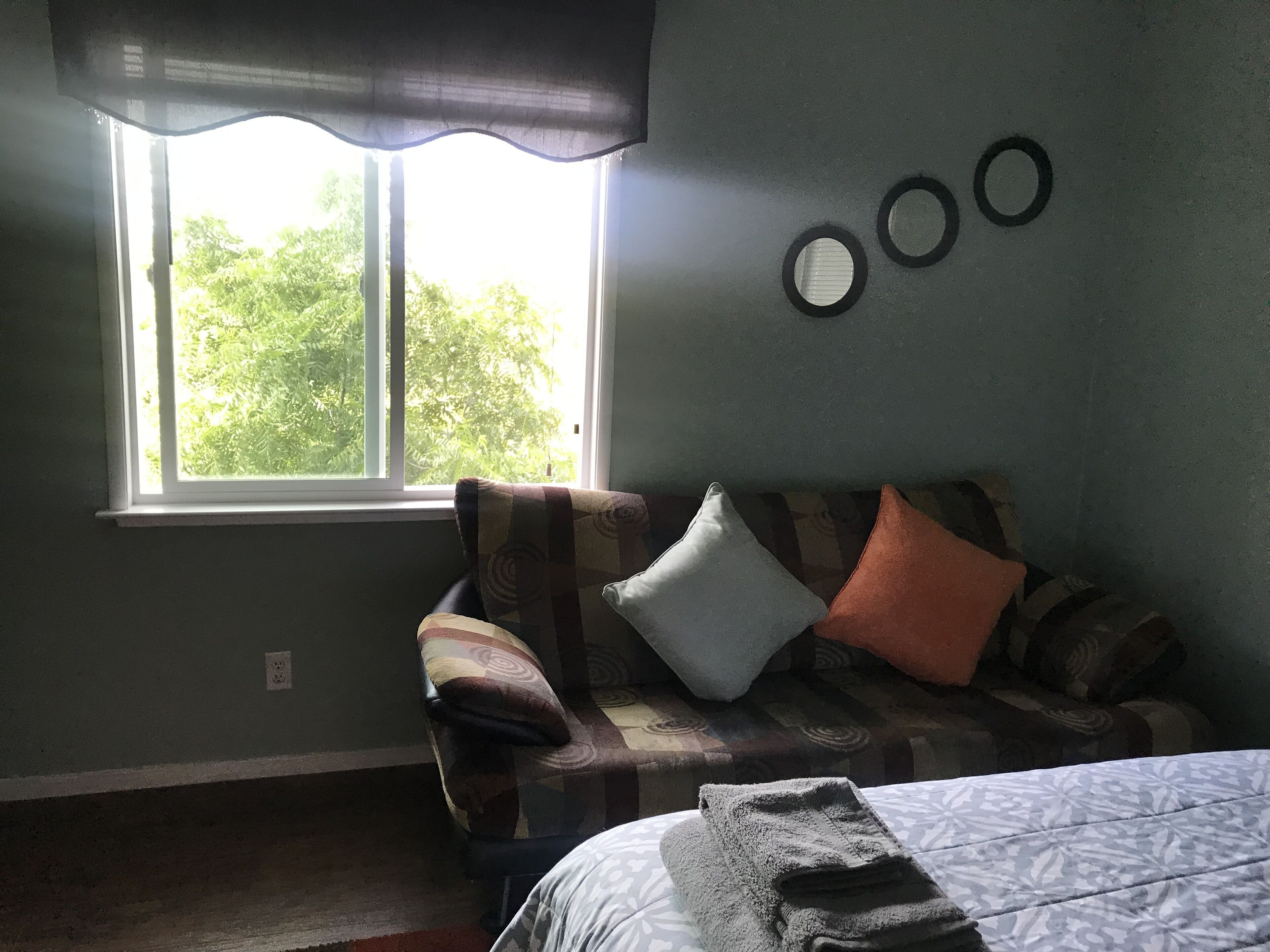 Cozy 2 bd,1 bt private unit in Redwood City perfect for traveling professionals