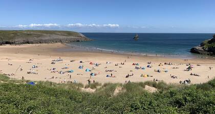 Perheystävällinen mökki minuutin päässä rannasta