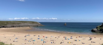 Family-friendly cottage minutes from the beach