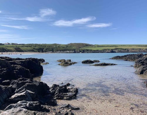 Family-friendly cottage - walk to stunning beach