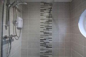 Hårføner og håndklær