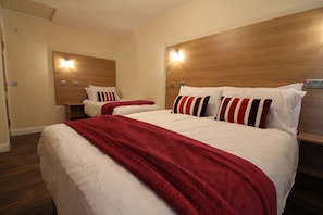 2 quartos, ferros/tábuas de passar roupa, Wi-Fi, roupa de cama