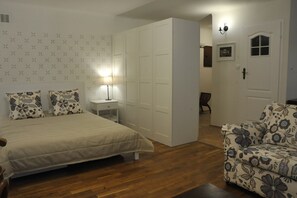 Silitysrauta/-lauta, Wi-Fi, vuodevaatteet