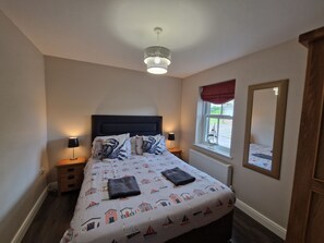 4 slaapkamers, een strijkplank/strijkijzer, gratis wifi, beddengoed