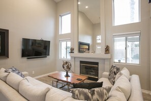 Smart TV, fireplace, stereo