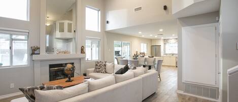 Smart TV, fireplace, stereo