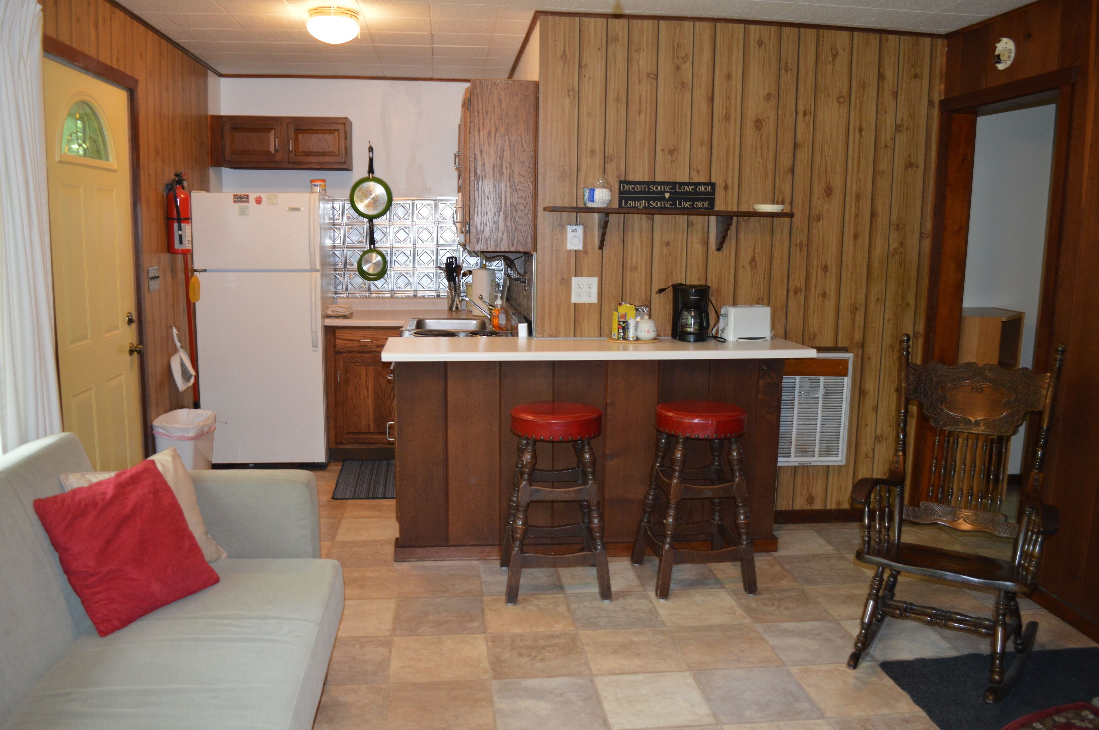 **SPRING DISCOUNT!** (See description) One Bedroom Cottage with Private Beach!