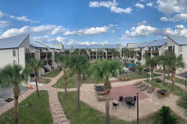 72 unit complex with no elevators