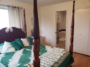 3 Schlafzimmer, Schreibtisch, Bügeleisen/Bügelbrett, WLAN