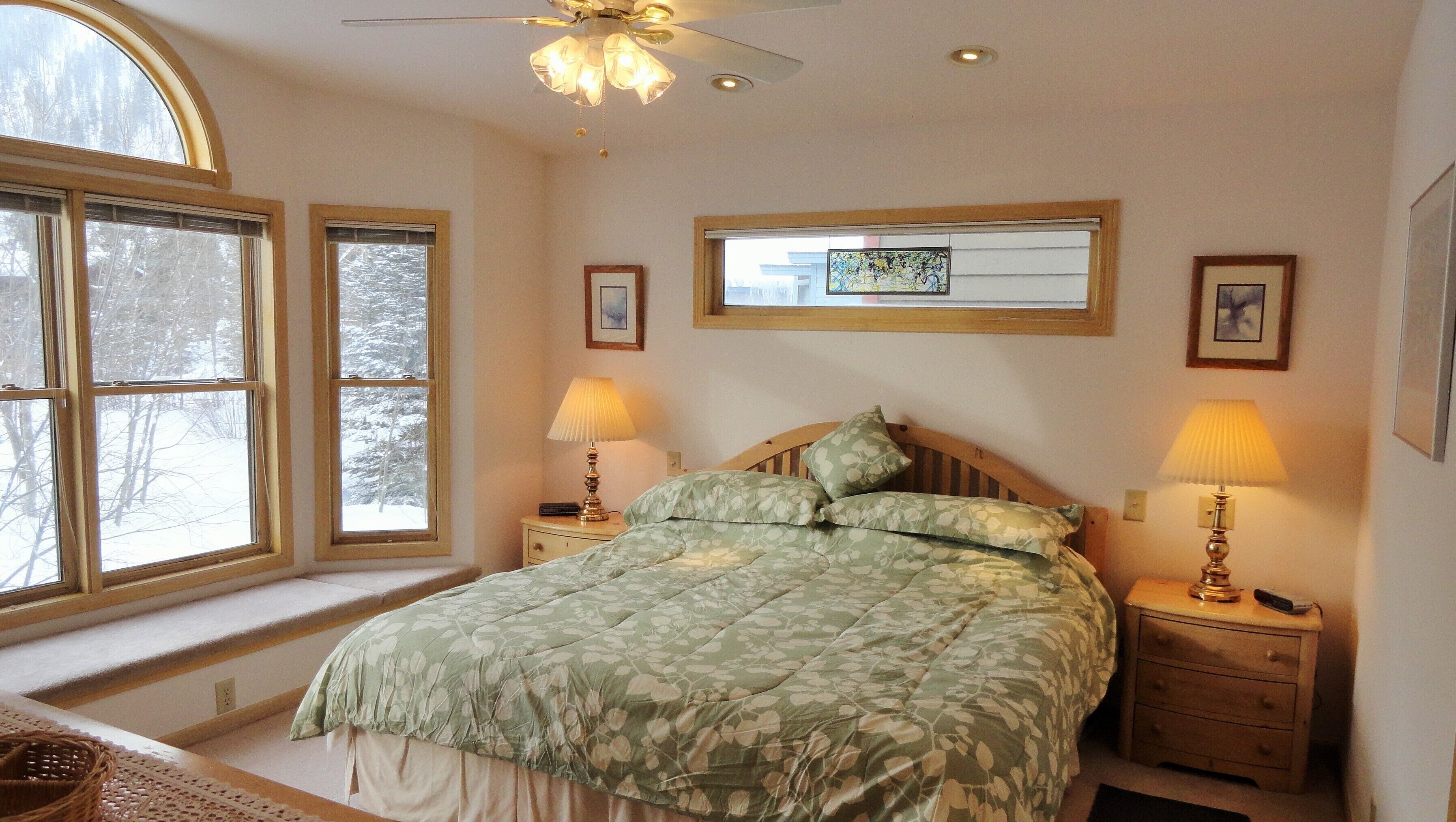 Sunny 4 Bdrm/3.5 Bath House, Mtn. Views, 600 ft. to Frisco's Main St. & Free Bus