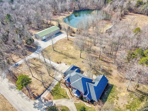 Large Home Sleeps 24 in Santa Claus 5 Mins from Holiday World with a Game Room