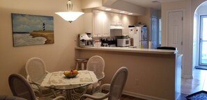 Dining - Golf Com.2 BRM/2 BA. Sleeper Sofa. 2nd floor. W/Wifi (Little River)
