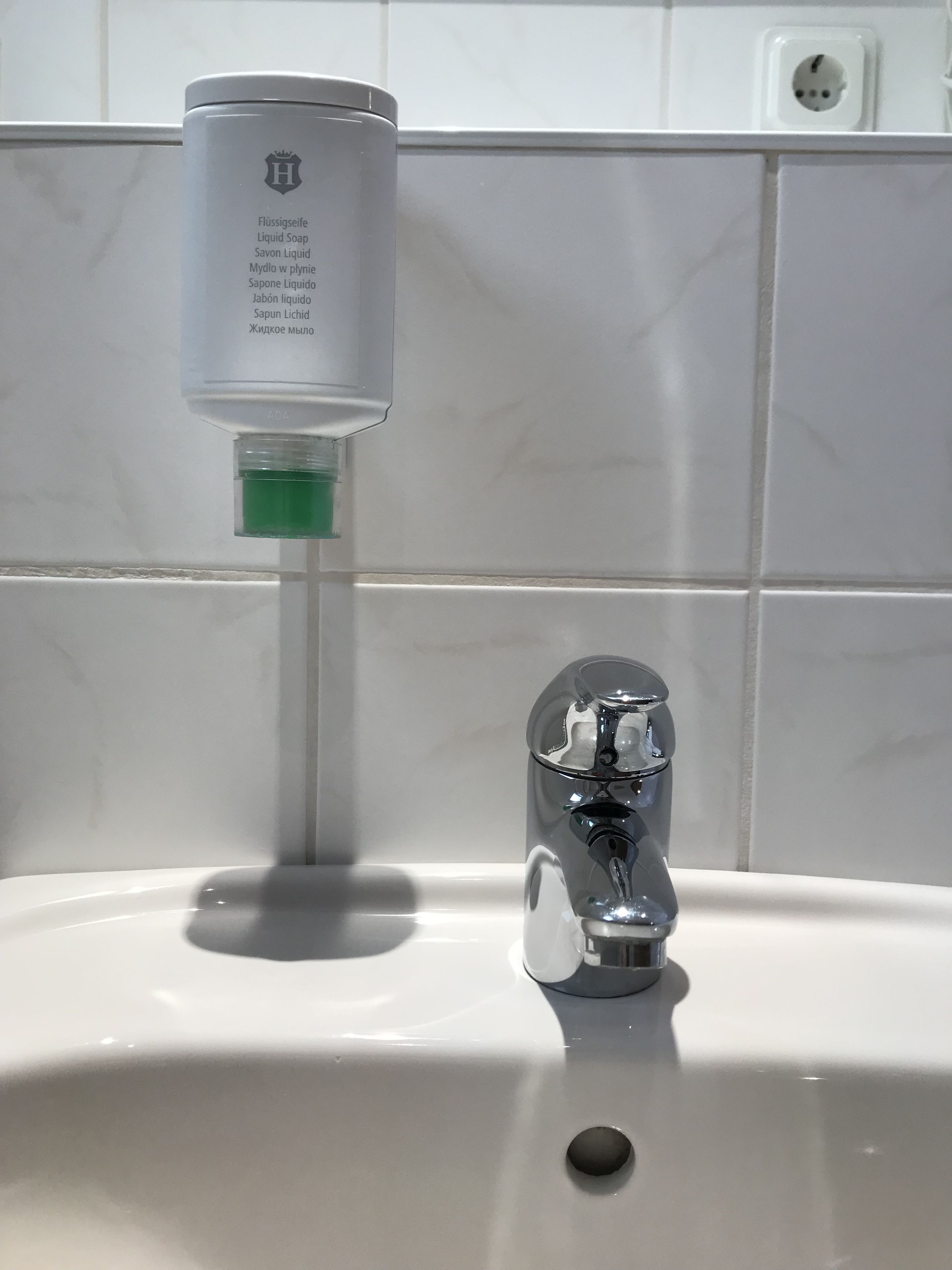 standard quadruple room | bathroom | shower, free toiletries, hair dryer, towels