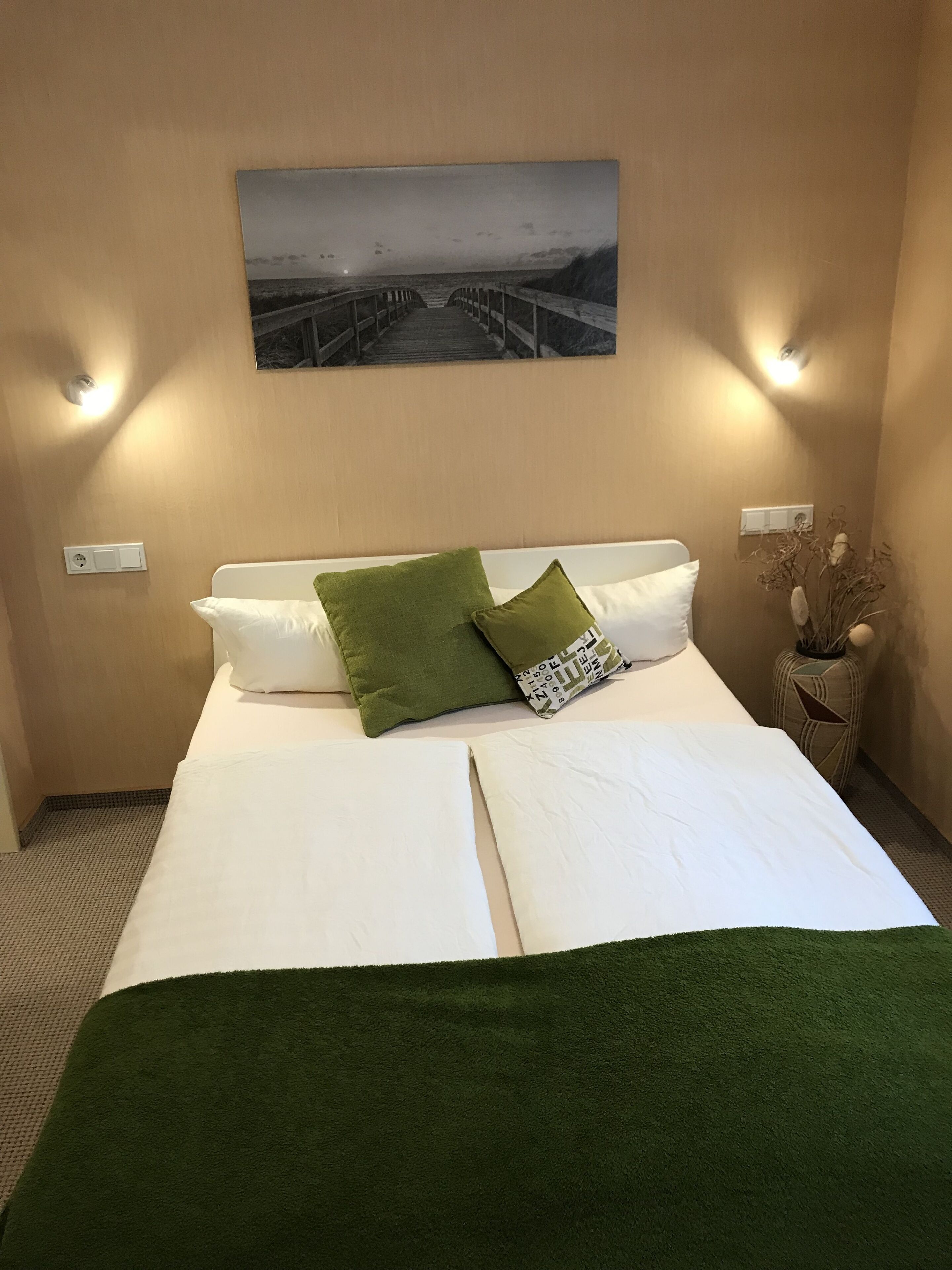standard double room | soundproofing, iron/ironing board, free wifi, bed sheets