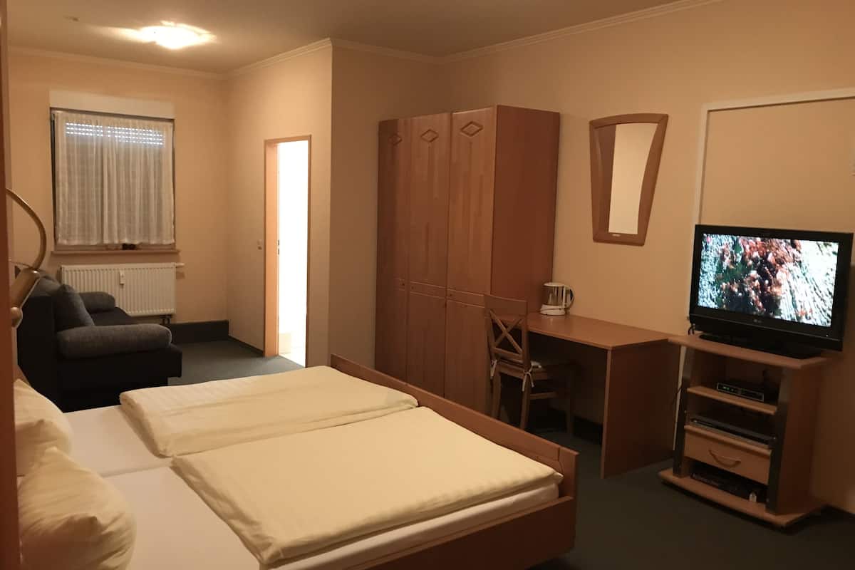 Habitación triple estándar | Insonorización, tabla de planchar con plancha y wifi gratis