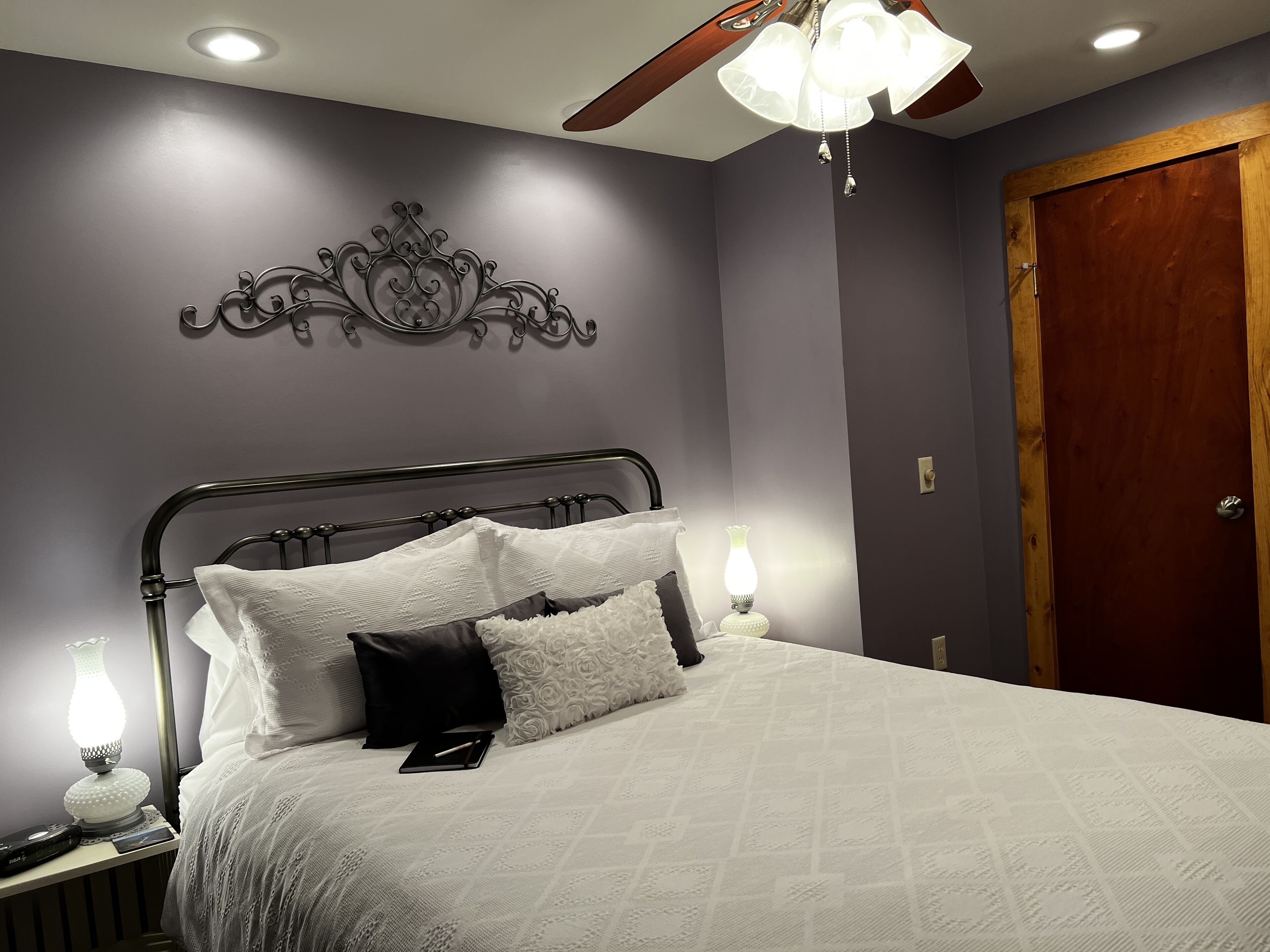 Charming, Cozy, & Conveniently Nestled in Historic Wellsboro, 2 BR, 1 Bath, WIFI