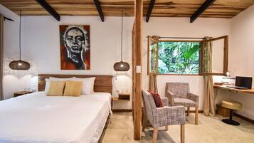 Junior kamer | Luxe beddengoed, een minibar, een kluis op de kamer