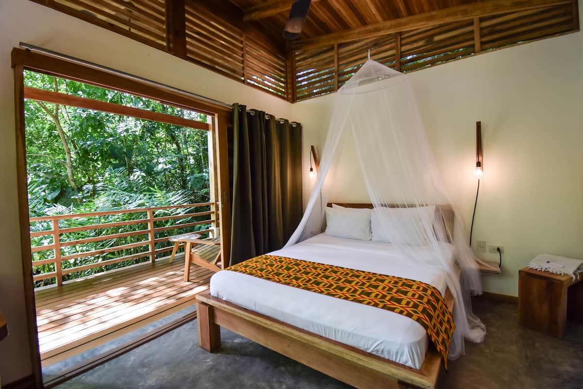 Bungalow, 1 Queen-Bett, Nichtraucher, Gartenblick | 1 Schlafzimmer, hochwertige Bettwaren, Minibar, Zimmersafe