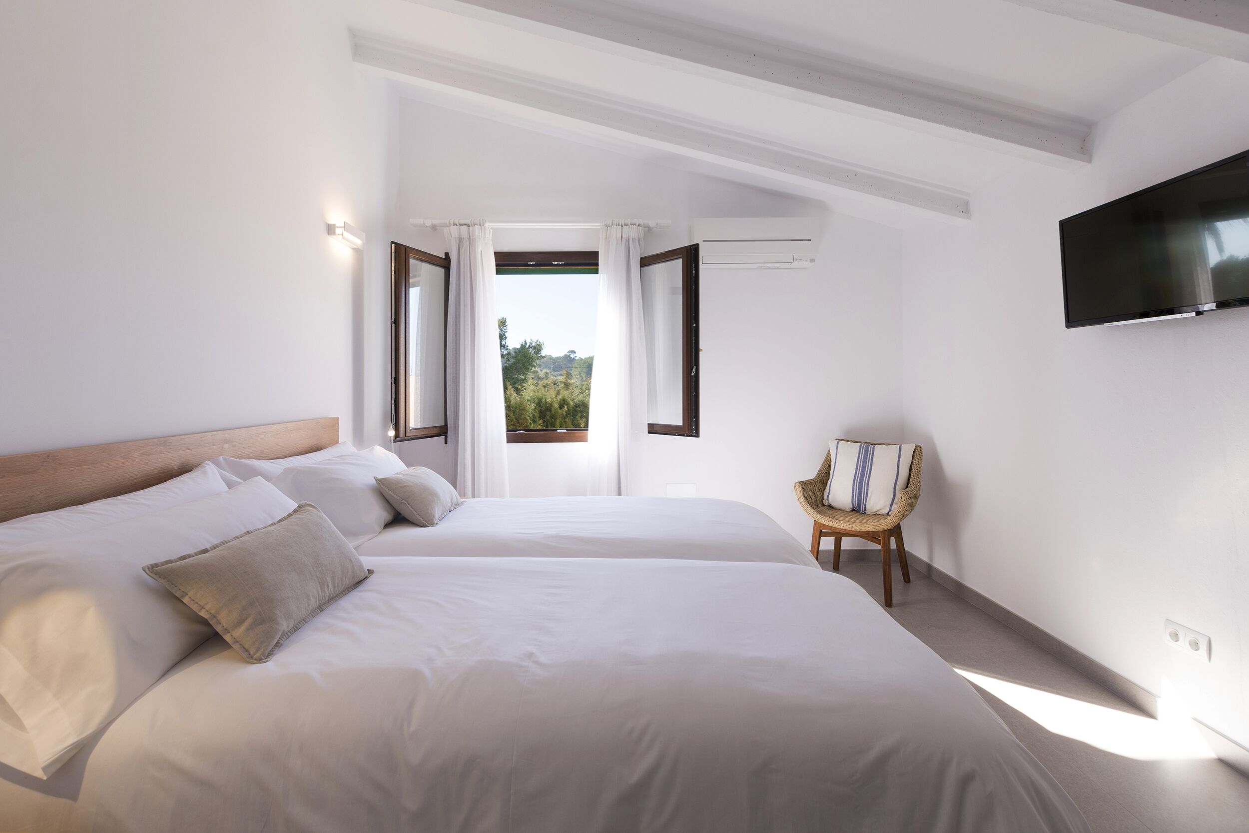 4 Schlafzimmer, Zimmersafe, Schreibtisch, Bügeleisen/Bügelbrett