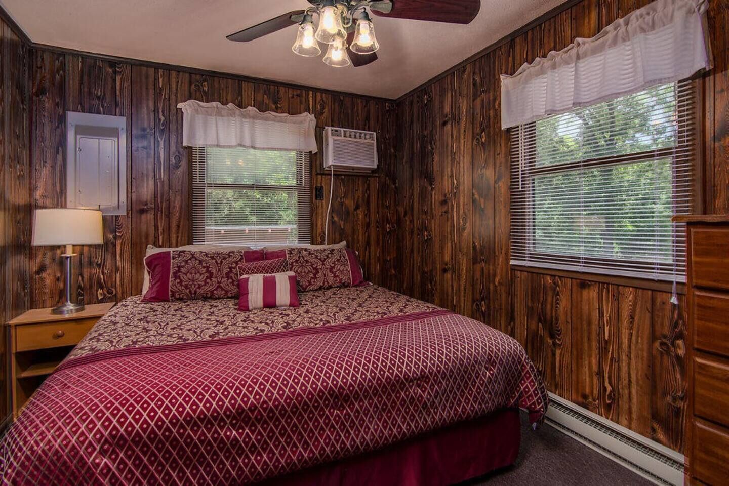 Silver Dollar City 1 Mile - Table Rock Lake - 3 Bed/3 Bath - Woodsy - Foxfire