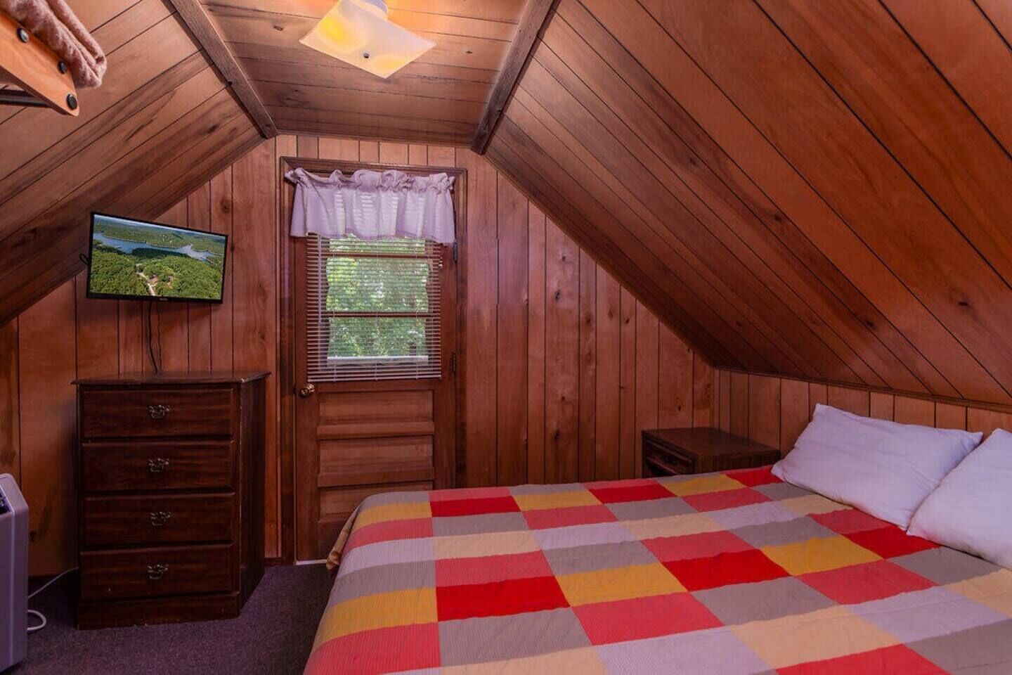 Silver Dollar City 1 Mile - Table Rock Lake - 3 Bed/3 Bath - Woodsy - Foxfire