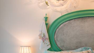 4 chambres, coffres-forts dans les chambres, fer et planche à repasser