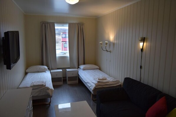 Twin Room, Shared Bathroom | Living room - Lundhøgda Camping og Motell (Fauske)