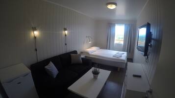 Double Room, Shared Bathroom | Living area