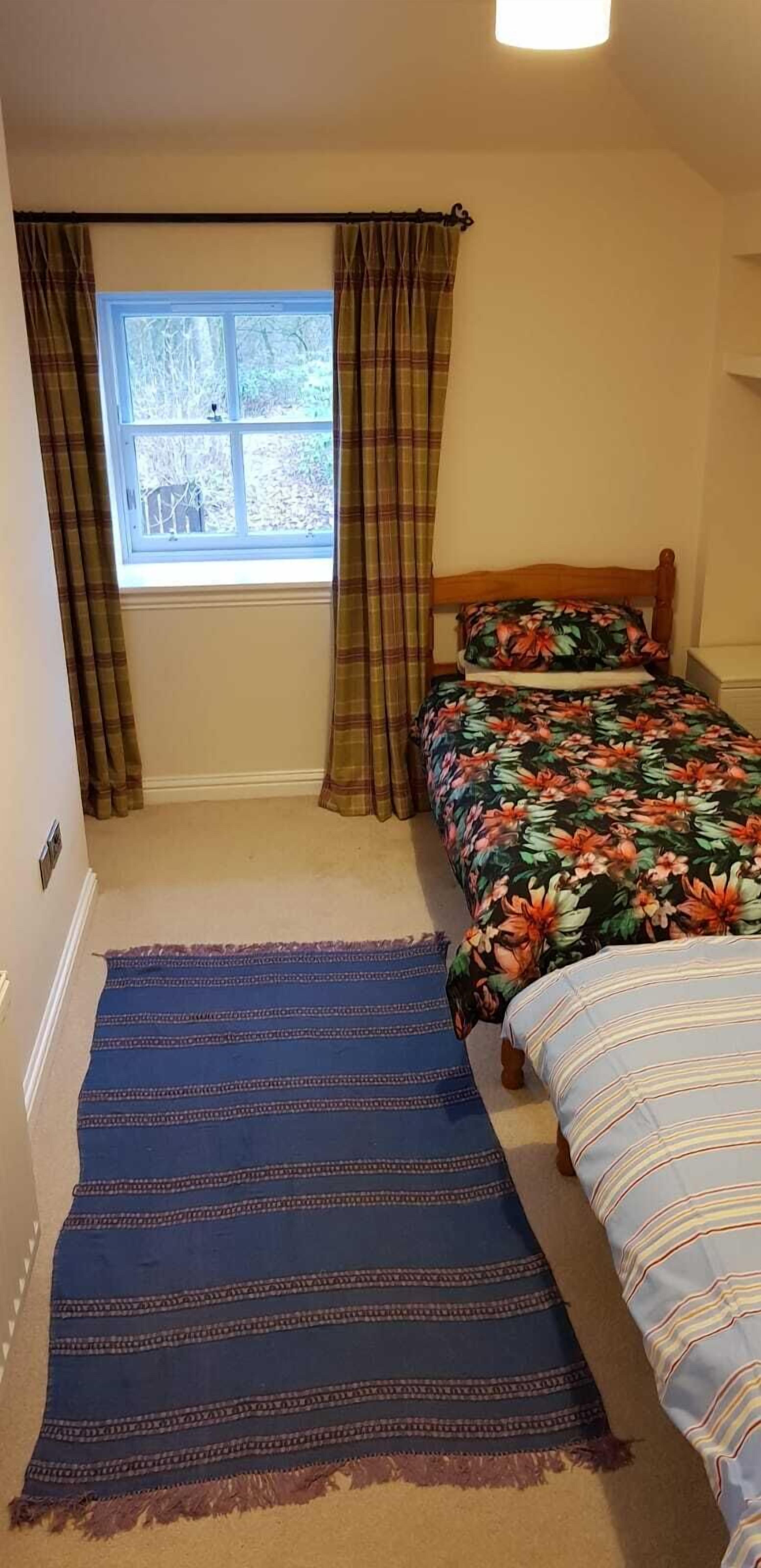 Cosy and immaculate 2 bedroom flat in serene location, sleeps 4.