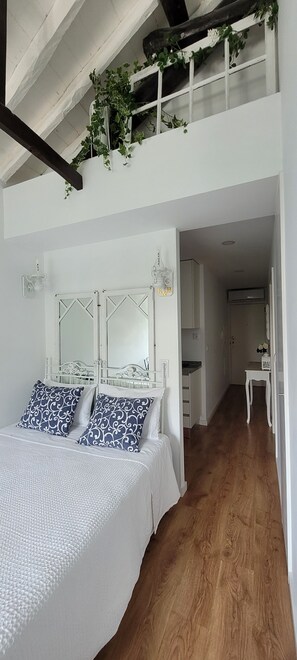 1 bedroom, iron/ironing board, free WiFi, bed sheets - SUPERIOR STUDIO APARTMENT (Porto)