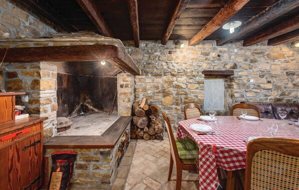 Dining - 2 bedroom gorgeous home in Marcenagla (Marcenagla)