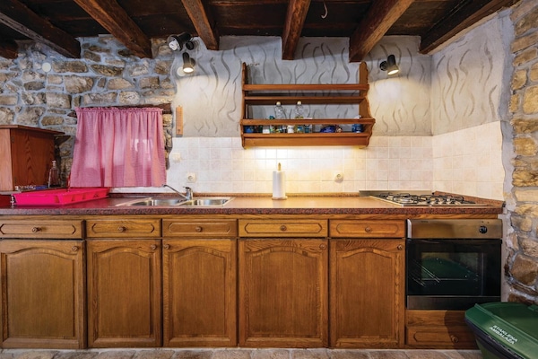 Kjøleskap, kokeplater og kaffetrakter/tekoker