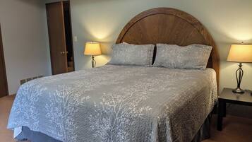 3 Schlafzimmer, Schreibtisch, Bügeleisen/Bügelbrett, kostenloses WLAN