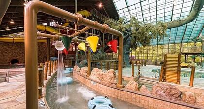 ULTIMATE All-in-1 Getaway: Indoor Waterpark/inc, Spa, Gameroom & Views-Sleeps 8