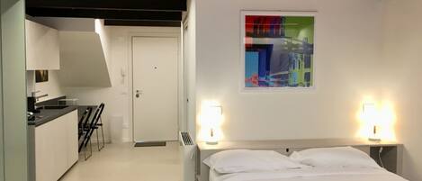 1 dormitorio, tabla de planchar con plancha, wifi y ropa de cama