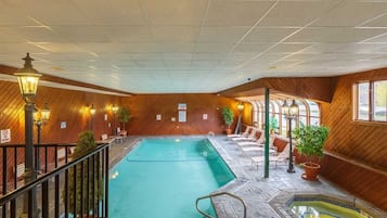 室内游泳池,室外游泳池