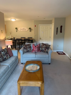 Fernseher, Kamin, DVD-Player, Tischtennisplatte