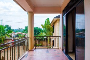 Apartamento luxo, 2 quartos | Sacada