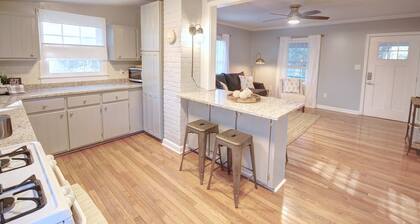 Cottage in the Oaks is a restored Historical Cottage from the late 1800’s