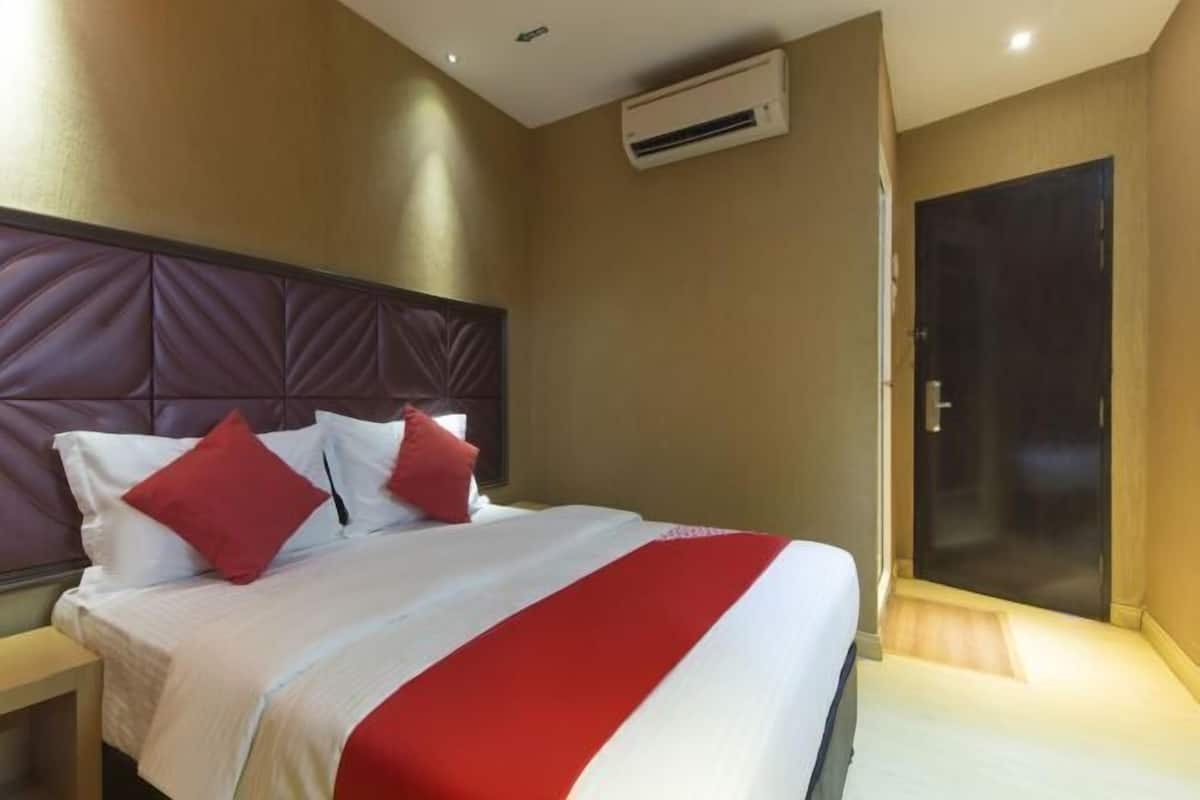 In-room safe, desk, iron/ironing board, free WiFi