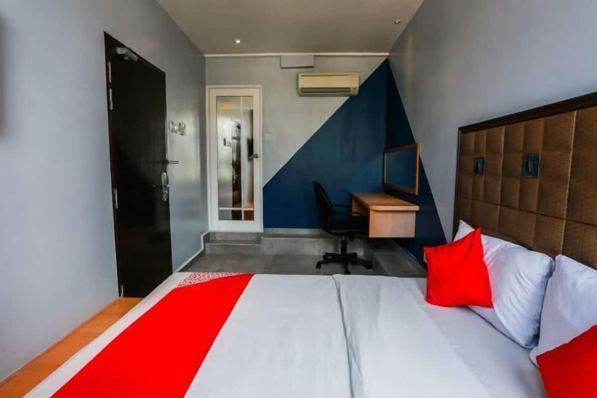 In-room safe, desk, iron/ironing board, free WiFi