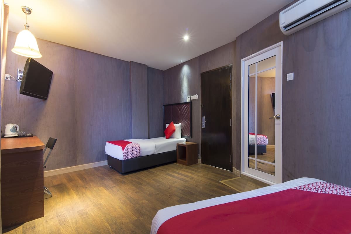 In-room safe, desk, iron/ironing board, free WiFi