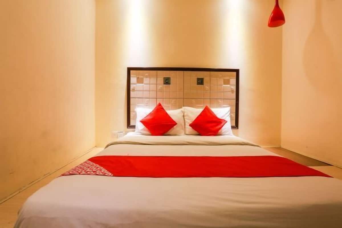 In-room safe, desk, iron/ironing board, free WiFi