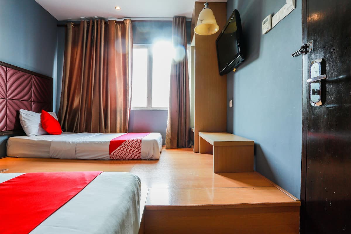 Standard Twin Room | In-room safe, desk, iron/ironing board, free WiFi