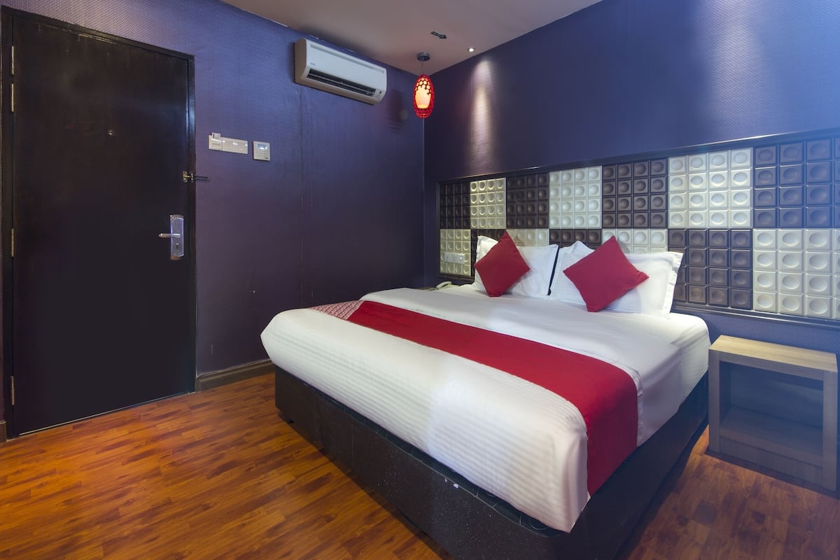Exclusive Suite, 1 Double Bed | In-room safe, desk, iron/ironing board, free WiFi