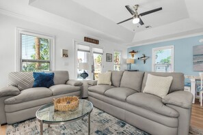 TV - ☀️ Jan–Feb Snowbird Special w/ Private Heated Pool! Another Day in Paradise☀️ (Destin)