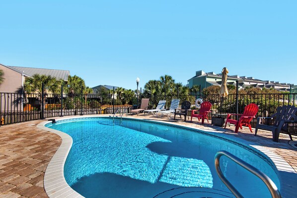 A heated pool - ☀️ Jan–Feb Snowbird Special w/ Private Heated Pool! Another Day in Paradise☀️ (Destin)